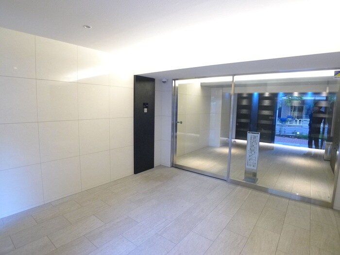 物件外観写真4　(エントランス部分)