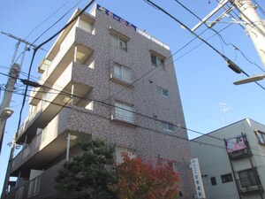 幸伸市川マンション外観写真