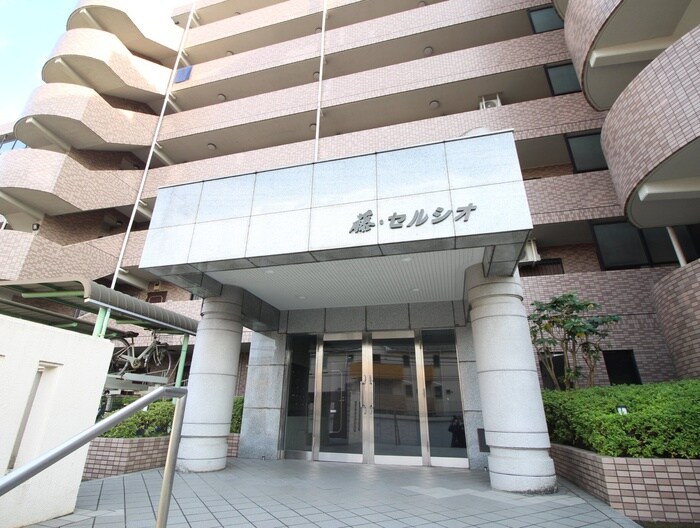 物件外観写真4　(エントランス部分)