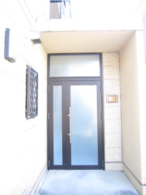 物件外観写真3　(エントランス部分)