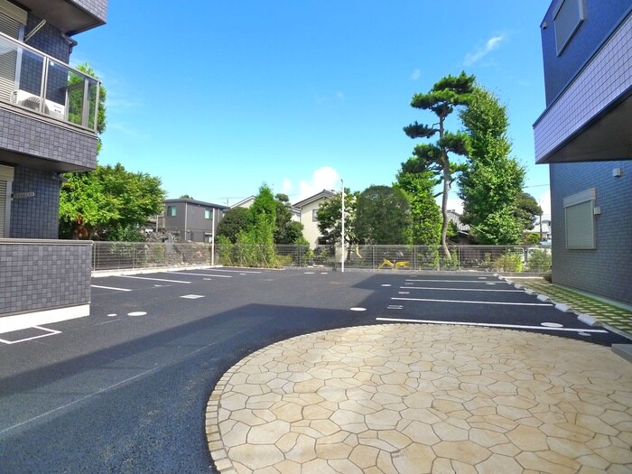 物件外観写真5　(駐車場)