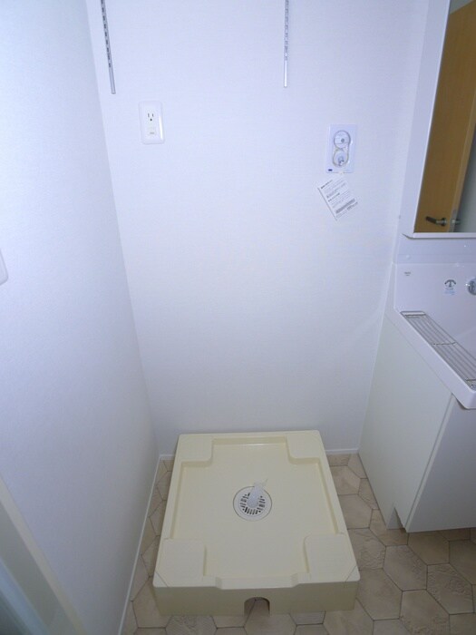物件内観写真15　(洗濯機置場)
