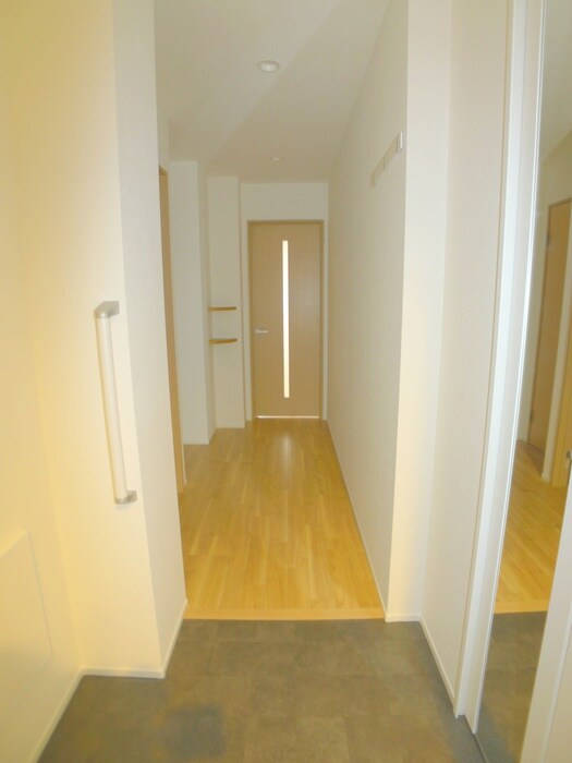 物件内観写真18　(玄関)