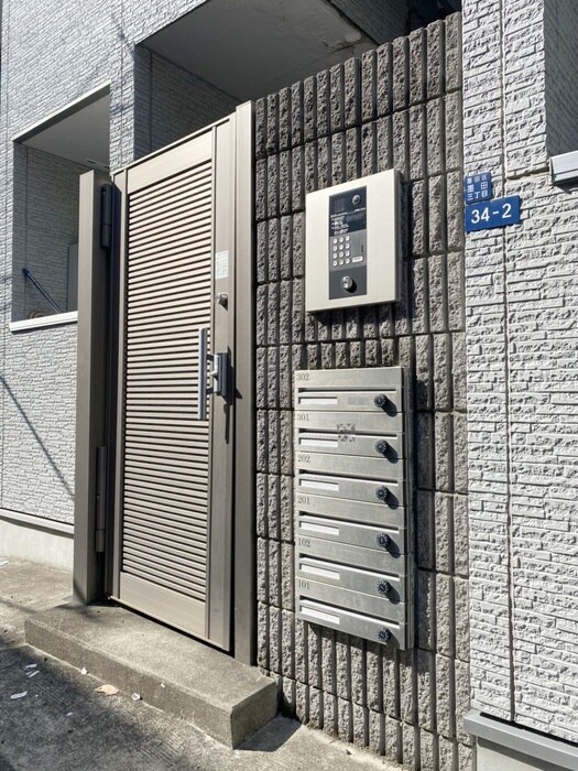 物件外観写真3　(エントランス部分)