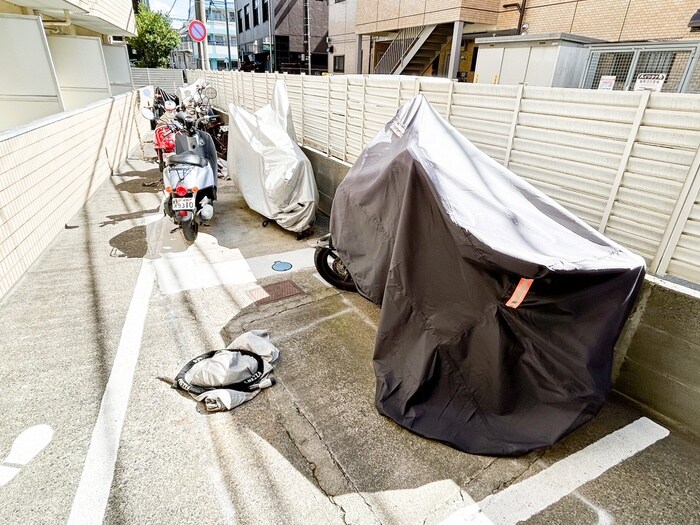 物件外観写真3　(駐輪場)