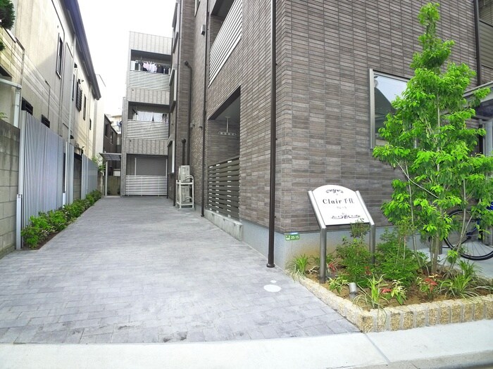 物件外観写真3　(エントランス部分)