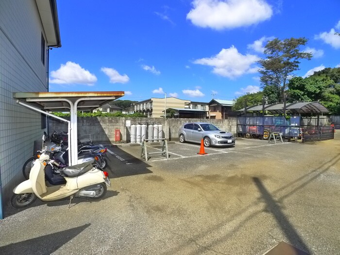 物件外観写真5　(駐車場)