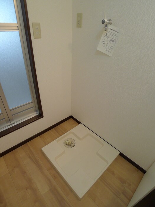 物件内観写真15　(洗濯機置場)