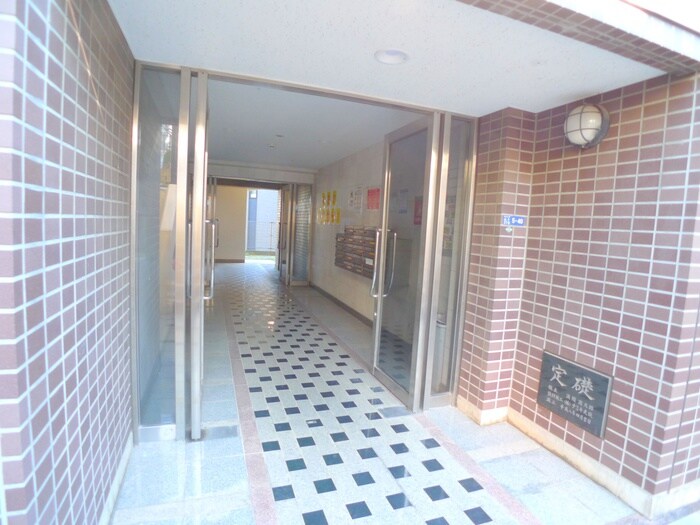 物件外観写真2　(エントランス部分)