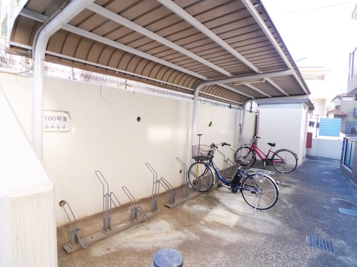物件外観写真3　(駐輪場)