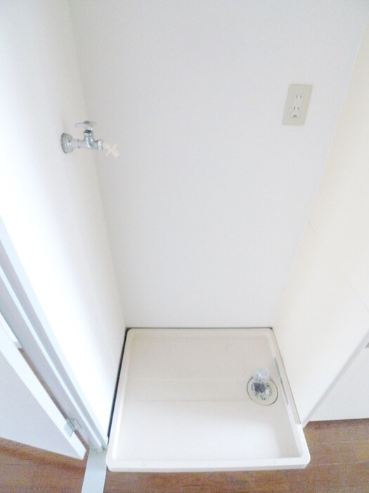 物件内観写真11　(洗濯機置場)