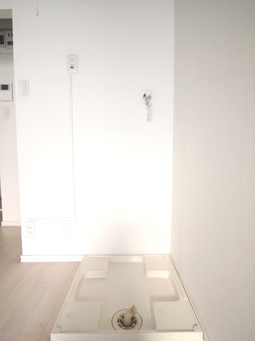 物件内観写真13　(洗濯機置場)