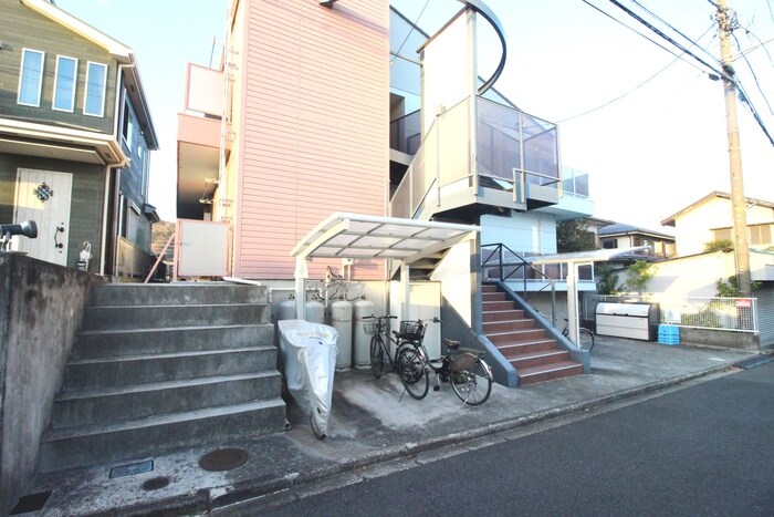 物件外観写真3　(駐輪場)