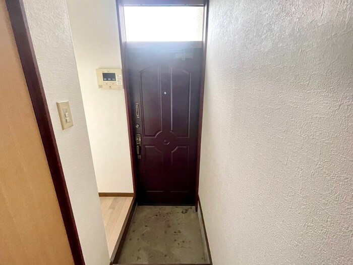 物件内観写真16　(玄関)