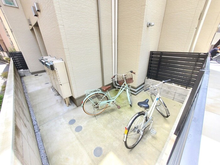 物件外観写真4　(駐輪場)