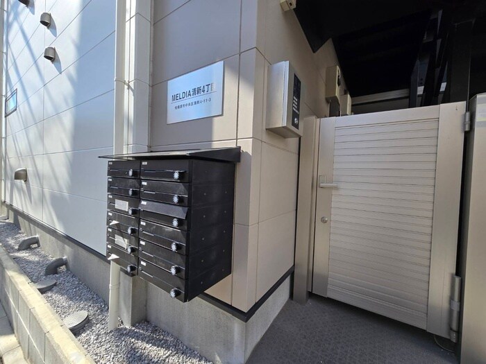 物件外観写真4　(エントランス部分)