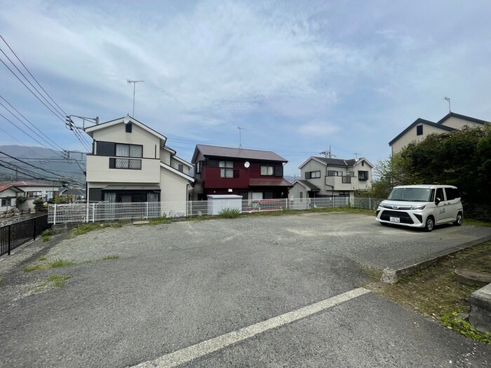 物件外観写真3　(駐車場)