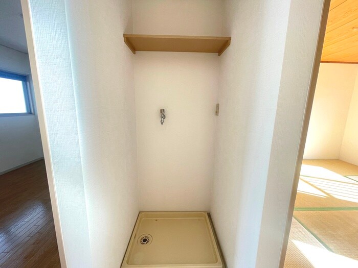 物件内観写真18　(洗濯機置場)