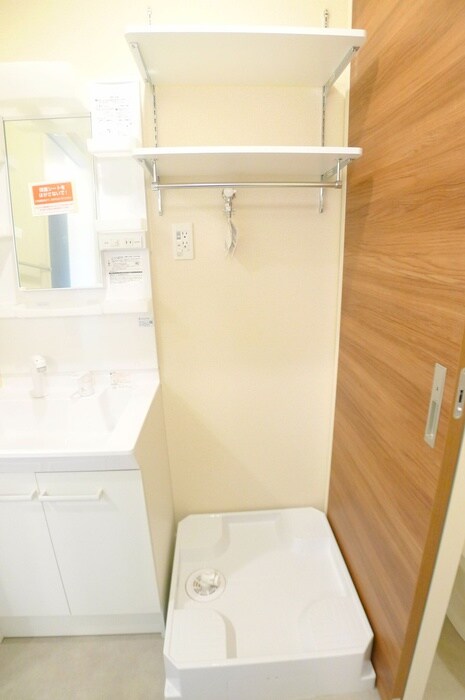 物件内観写真13　(洗濯機置場)