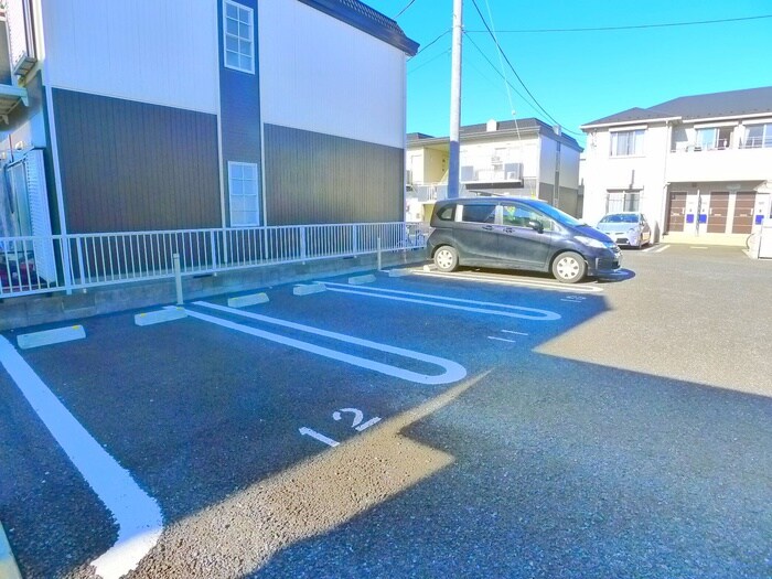 物件外観写真3　(駐車場)