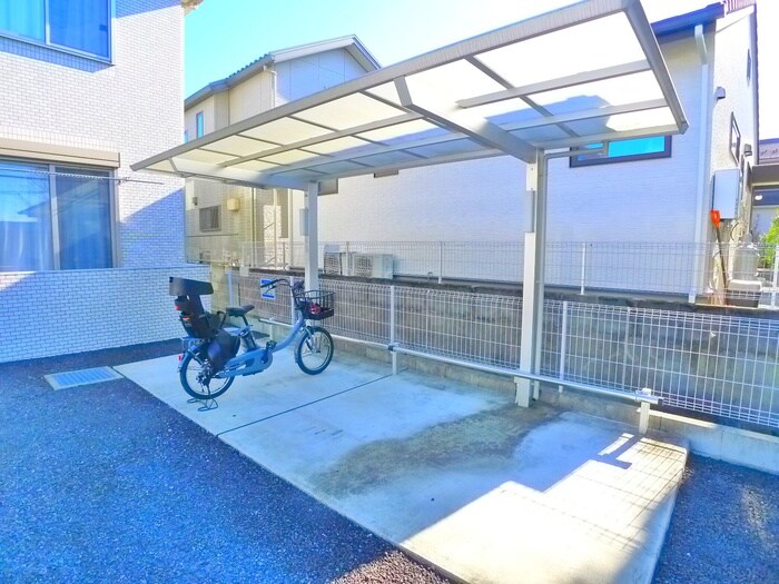 物件外観写真4　(駐輪場)