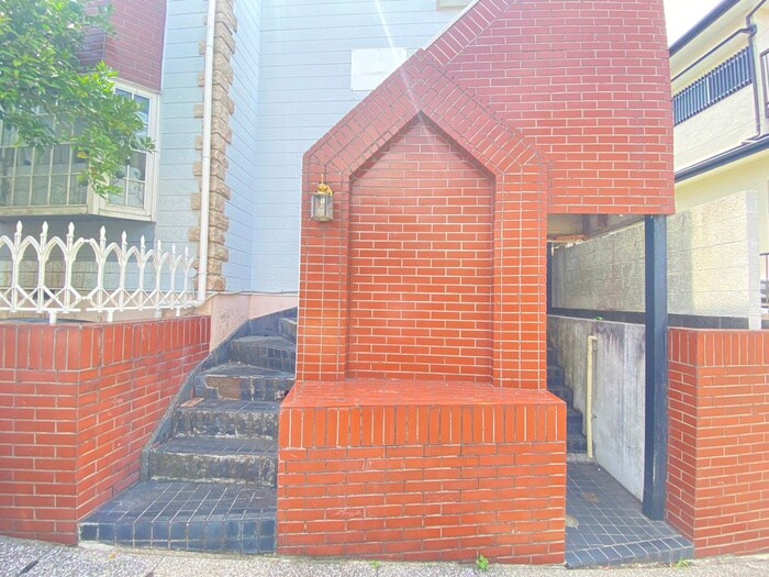 物件外観写真4　(エントランス部分)