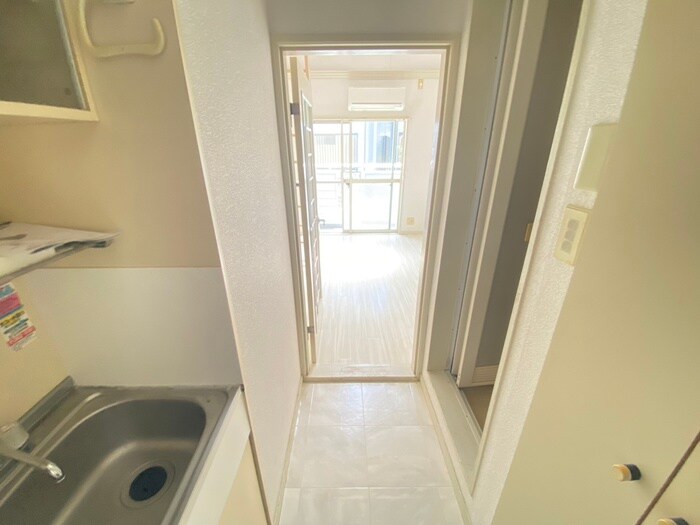 物件内観写真10　(廊下)