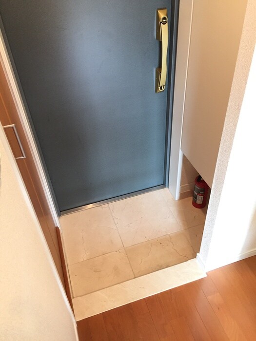物件内観写真12　(玄関)