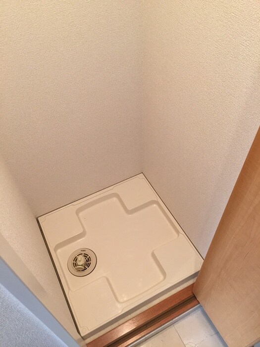 物件内観写真16　(洗濯機置場)