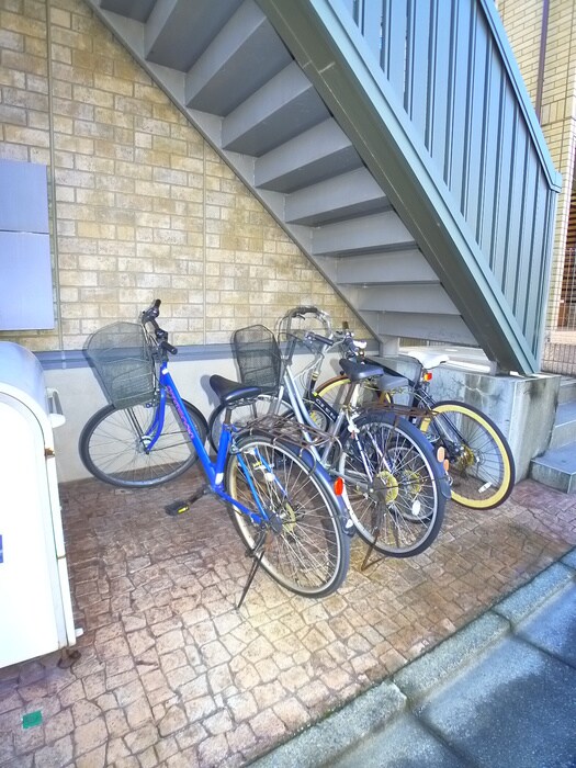 物件外観写真3　(駐輪場)