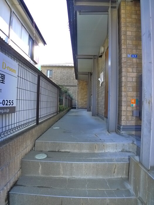 物件外観写真5　(エントランス部分)