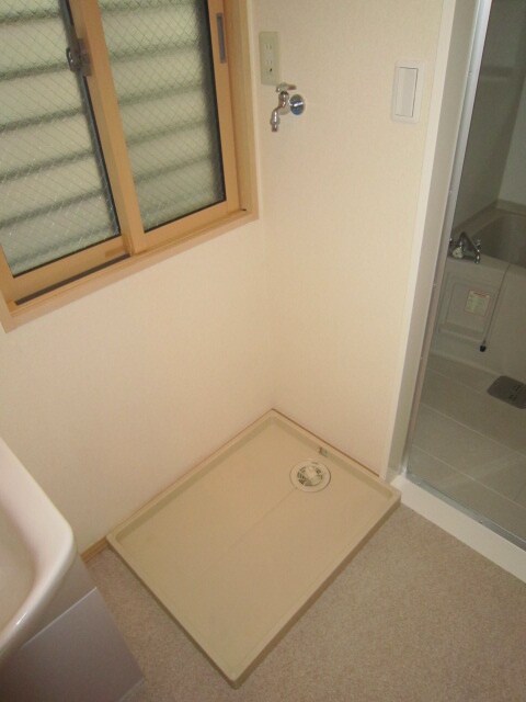 物件内観写真13　(洗濯機置場)