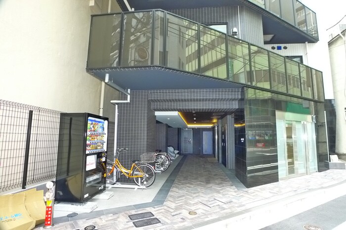 物件外観写真3　(エントランス部分)