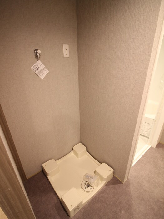 物件内観写真16　(洗濯機置場)