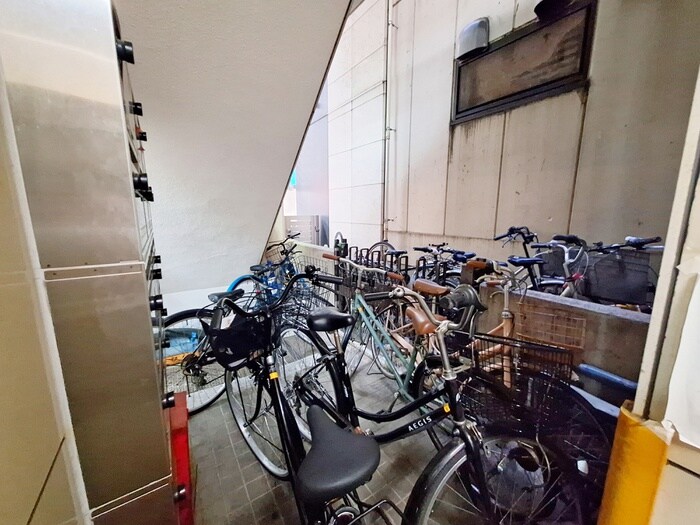 物件外観写真5　(駐輪場)