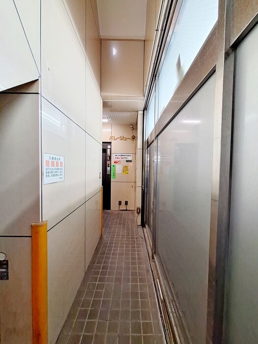 物件外観写真6　(エントランス部分)