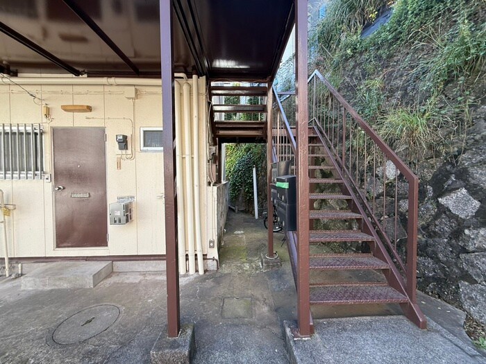 物件外観写真5　(エントランス部分)