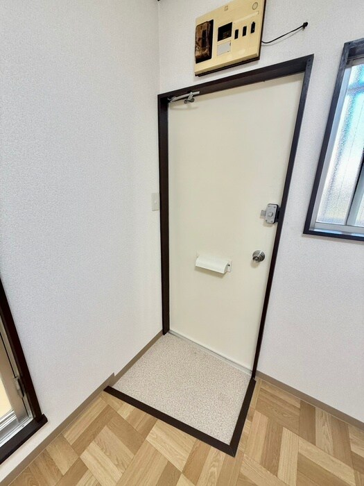 物件内観写真13　(玄関)