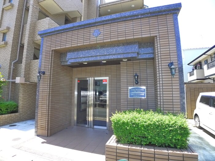 物件外観写真3　(エントランス部分)