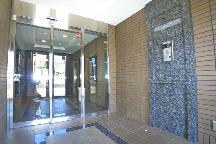 物件外観写真4　(エントランス部分)