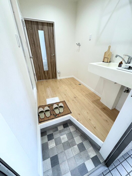 物件内観写真12　(玄関)