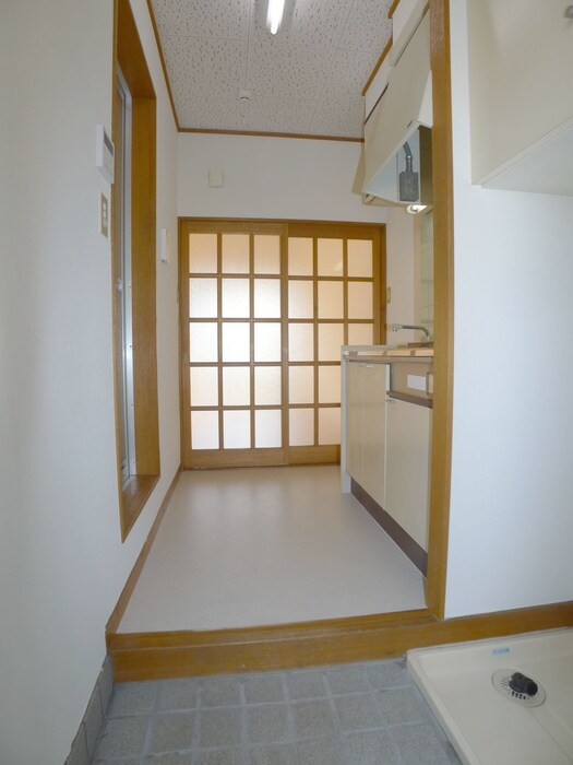 物件内観写真12　(玄関)