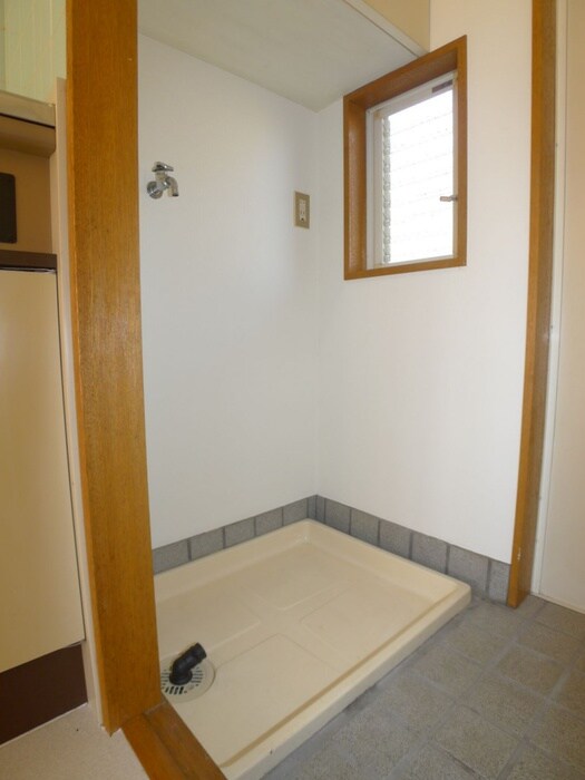 物件内観写真14　(洗濯機置場)