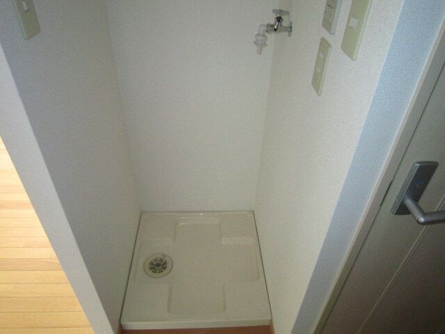 物件内観写真9　(洗濯機置場)