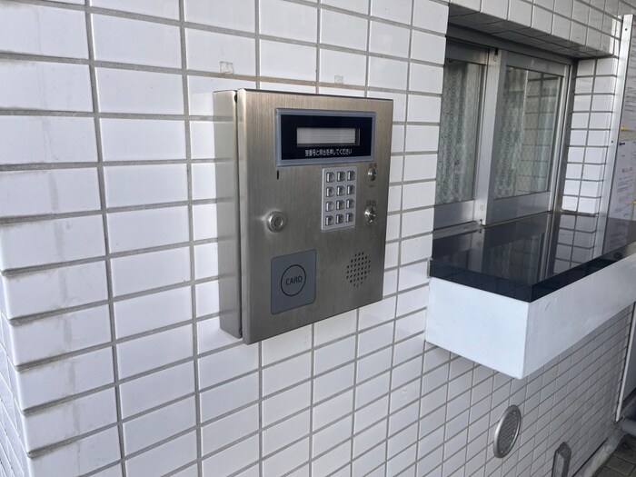 物件外観写真5　(エントランス部分)