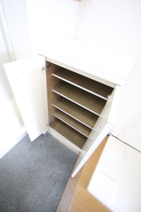 物件内観写真16　(玄関)