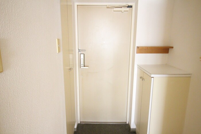 物件内観写真16　(玄関)