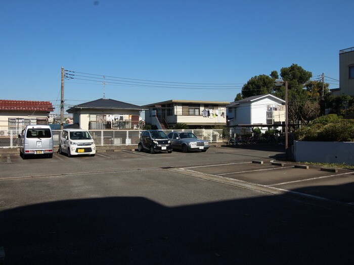 物件外観写真2　(駐車場)