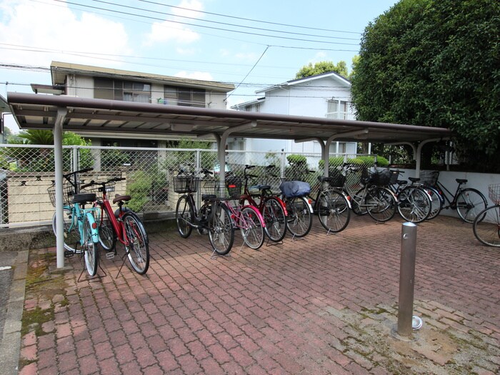 物件外観写真3　(駐輪場)