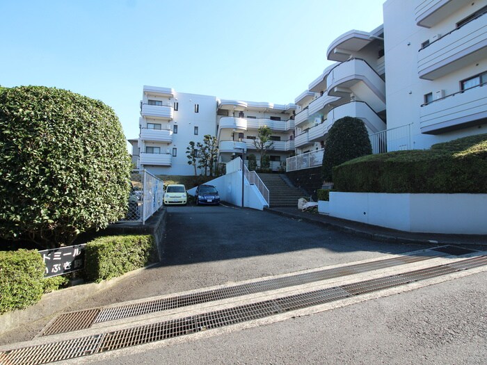 物件外観写真4　(エントランス部分)